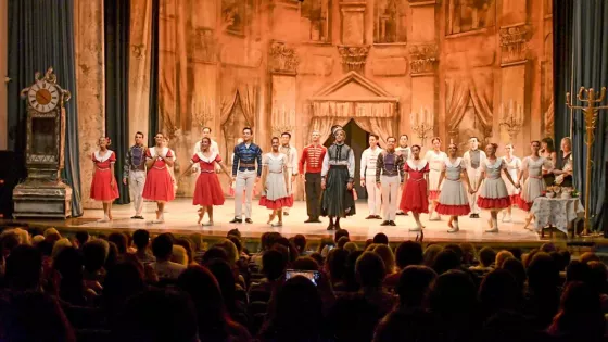 106932-cientos-de-saltenios-disfrutaron-baile-de-graduados-y-se-espera-una-gran-despedida-este-domingo