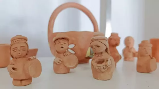 103341-exposicion-de-producciones-de-los-talleres-del-mercado-artesanal-de-salta