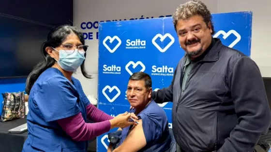 108141-mas-de-600-dosis-aplicadas-en-un-operativo-de-vacunacion-en-la-municipalidad-de-salta