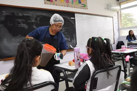 106610-copa-de-leche-85-mil-alumnos-reciben-refuerzo-alimentario-desde-el-primer-dia-de-clases