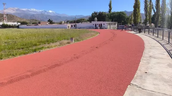 101261-puesta-en-valor-de-la-pista-de-atletismo-de-cachi-se-ejecuta-la-ultima-etapa-de-la-obra