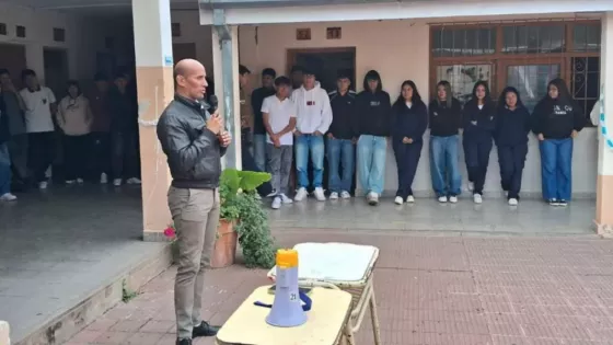 107155-mas-de-300-alumnos-se-capacitaron-en-tecnicas-de-autoproteccion-ante-sismos