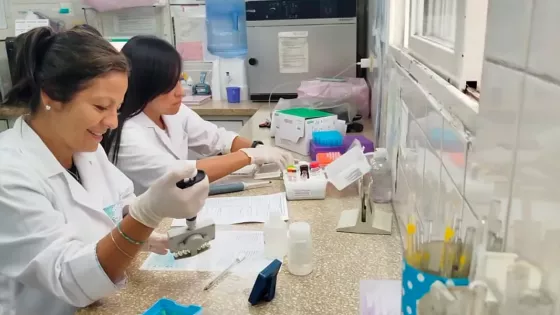 107862-ofrecen-concurrencias-para-tecnicos-en-laboratorio-en-el-hospital-senior-del-milagro-1