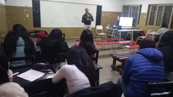 108496-defensa-civil-capacito-a-estudiantes-secundarios-sobre-contingencias-climaticas-y-ambientales