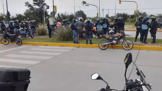 101324-seguridad-vial-infracciono-a-motociclistas-por-maniobras-peligrosas-en-la-via-publica