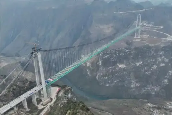 600x400_huajiang-grand-canyon-bridge-revoluciona-todo-trafico-region-sur-china-1105441-120338