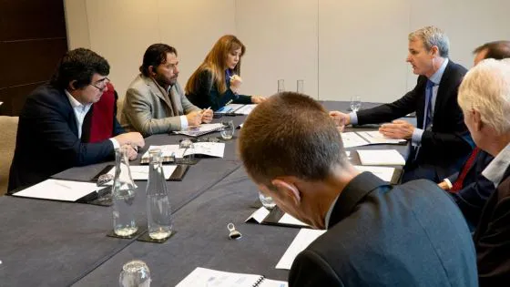 8528-reunion-estrategica-en-londres-el-gobernador-y-first-quantum-minerals-avanzaron-sobre-el-proyecto-taca-taca-20241001140340