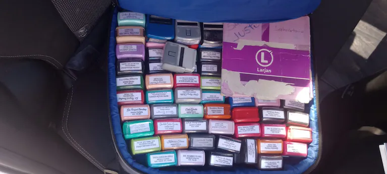 una-valija-con-sellos-medicos-fue-encontrada-en-el-baul-del-auto-de-uno-de-los-involucrados-foto-tn-BDJHTL6FBNAWRH4EGWP6KUY4MQ