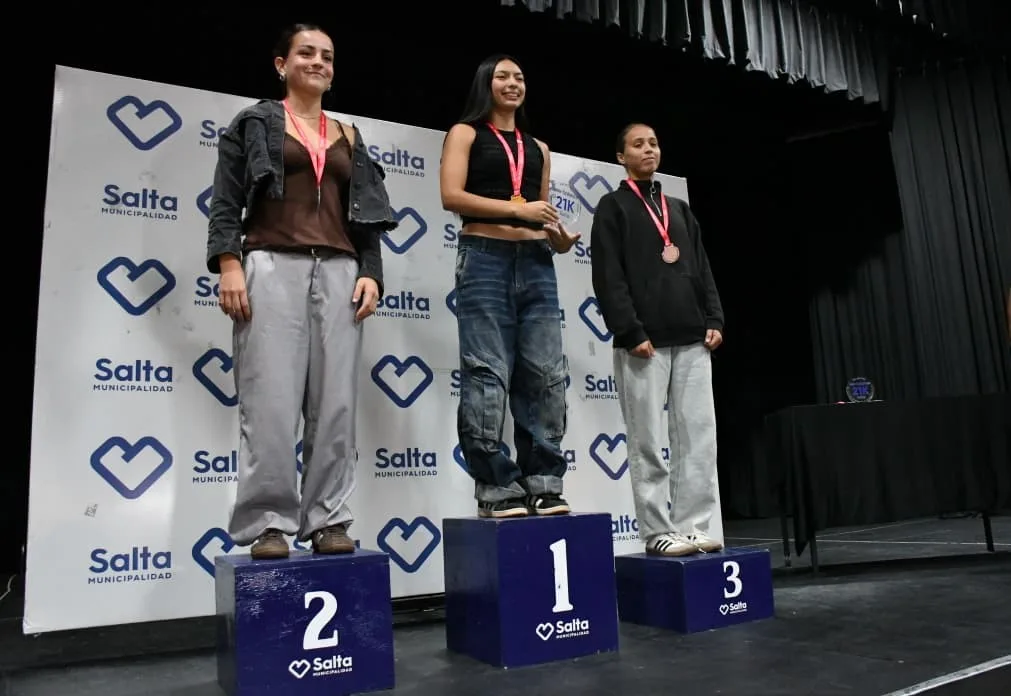 entrega-de-premios-a-estudiantes-maraton-1