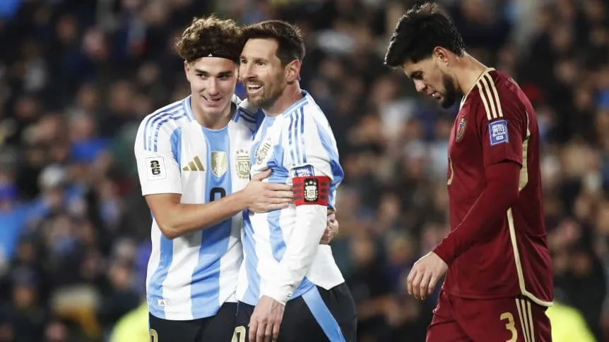 messi-julian-alvarez_862x485