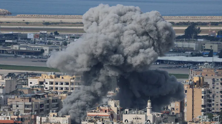 beirut-esta-bajo-ataque-israeli-foto-efe-SBNB5QZRTBAKLAJ6NMAUD2HUD4