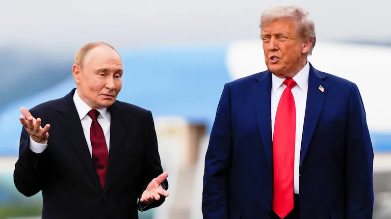 el-presidente-de-rusia-vladimir-putin-y-el-mandatario-estadounidense-donald-trump-foto-ap-julia-demaree-nikhinson-archivo-WD6AJSJDERCAVCUCKTMA442RBE