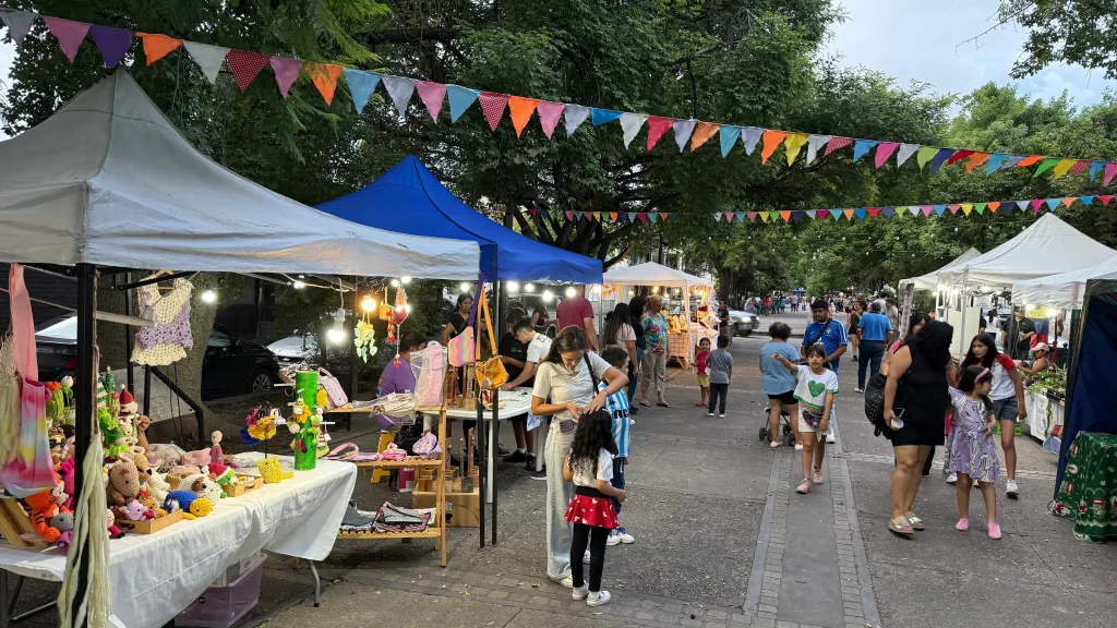 foto-paseo-artesanal-paseo-de-los-poetas-1024x576