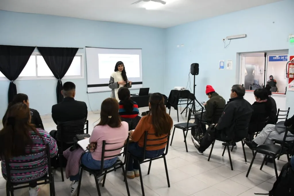 capacitacion-de-ia-3-1024x683