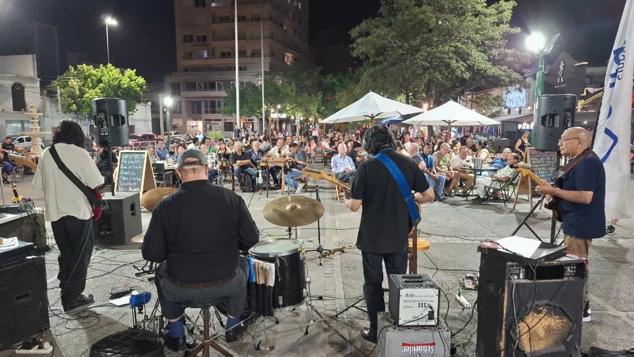 musica-bajo-las-estrellas-paseo-de-los-poetas-1