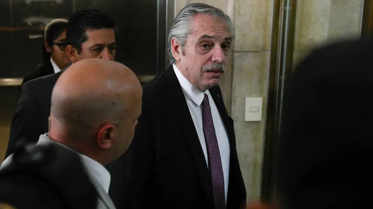 el-expresidente-alberto-fernandez-dejo-de-estar-procesado-en-la-causa-que-lo-investigaba-por-presuntas-irregularidades-en-la-contratacion-de-seguros-foto-ap-gustavo-garello-HXQ3C4KS2JCKPMQPRHKWBK