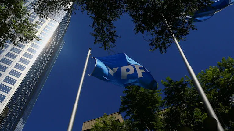 ypf-foto-matias-bagliettoreuters-6PJZJW4G7BCLDMUQWEHJRXRTSA