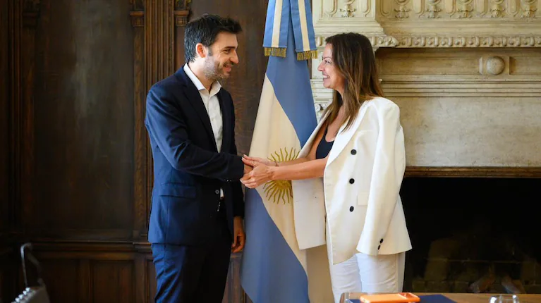 ignacio-torres-y-sandra-pettovello-firmaron-el-acuerdo-por-la-deuda-previsional-que-la-anses-mantiene-con-chubut-foto-gobierno-de-chubut-NFE3MSHSQFEIHMKST56YBQ77HE