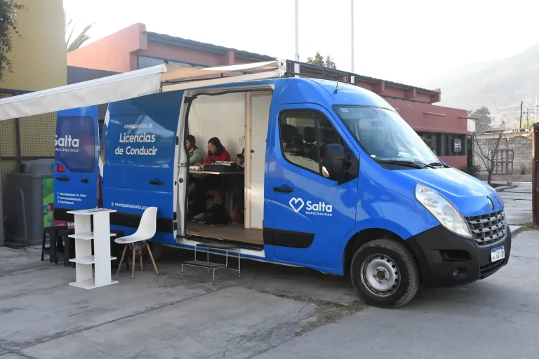 movil-licencias-2-scaled-1-768x512-1