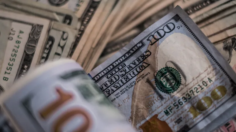 en-los-ultimos-dos-meses-crecio-50-la-cantidad-de-personas-que-compraron-dolar-oficial-foto-reuters-T5V47QC6MFBY5DZOMQQFIL22AQ