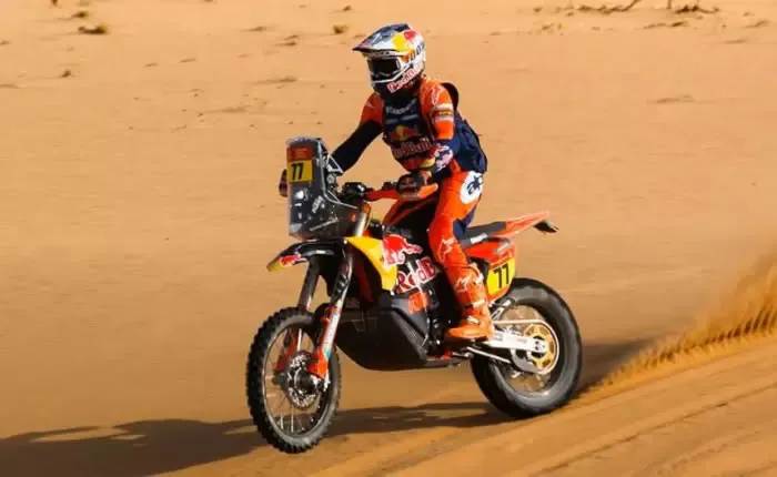 696821de02009__700x430