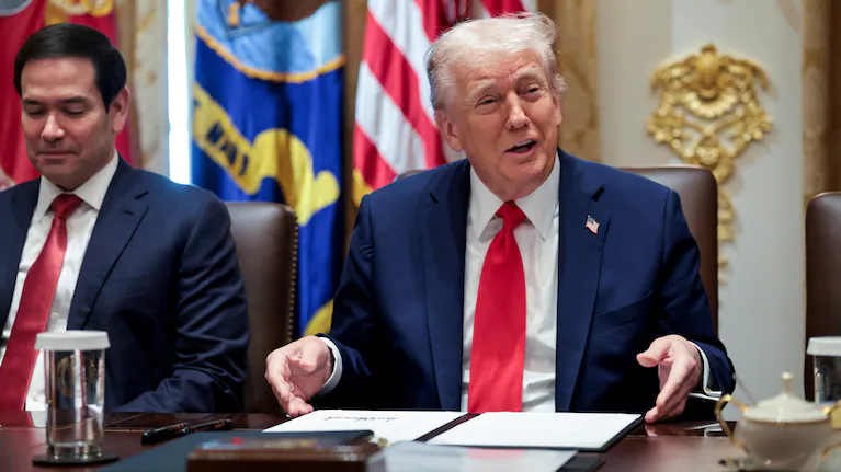 donald-trump-durante-una-reunion-de-gabinete-foto-reutersevelyn-hockstein-CEJVPH2YZFHZTIK54TWOG4XSNA