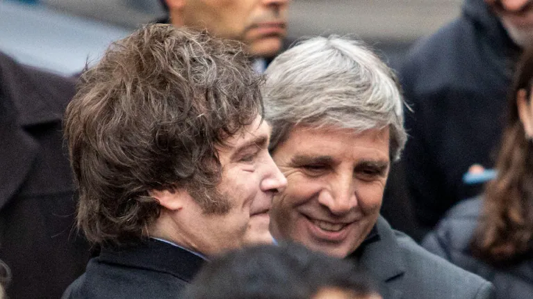 el-presidente-javier-milei-y-el-ministro-luis-caputo-foto-nadaniel-vides-UBPGET5LOFBDLFYOOENK37QMBU-1