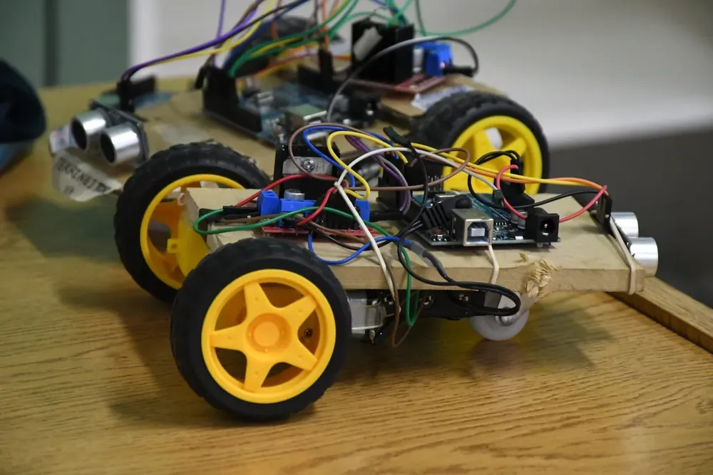 robotica-de-la-unsa-en-la-escuela-de-emprendedores-4-jpeg