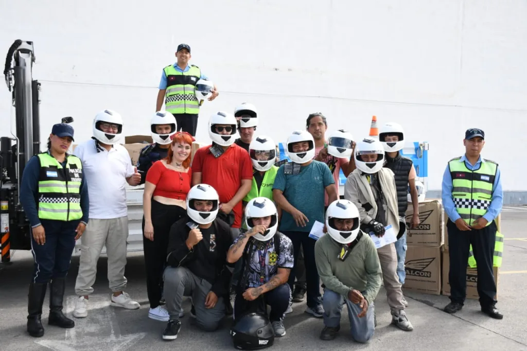 entrega-cascos1-1024x682