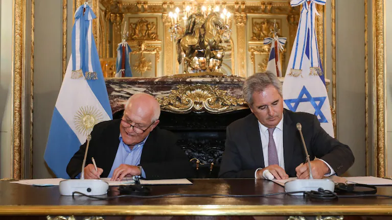 el-canciller-pablo-quirno-y-el-ministro-de-turismo-de-israel-haim-katz-un-memorandum-de-entendimiento-foto-cancilleria-33ZUPY3JRRGDFPRJKVJMJYXNE4