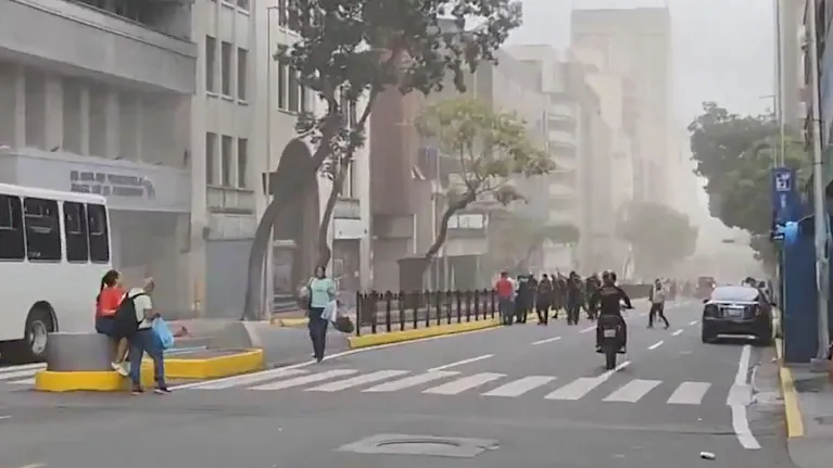 un-fuerte-terremoto-de-71-grados-sacudio-venezuela-hubo-colapsos-de-edificios-y-evacuaciones-masivas-AVDTWVMJ5ZHLDGDKFZN6WUFJOU