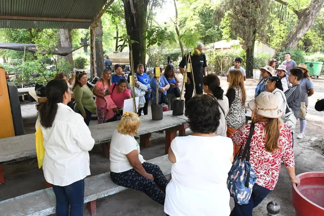 adultos-mayores-visita-vivero-5