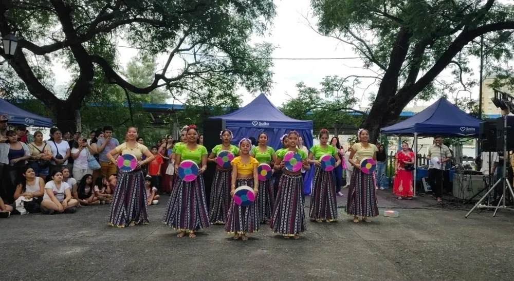 9holi-en-paseo-ameghino