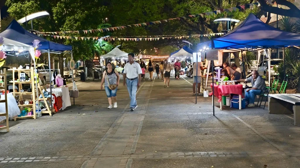 paseo-artesanal-paseo-de-los-poetas-1024x575