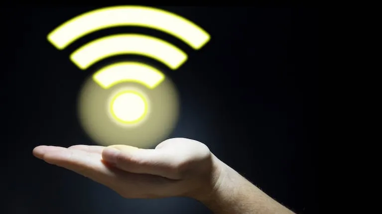 que-es-el-lifi-la-nueva-tecnologia-inalambrica-de-conexion-a-internet-que-amenaza-con-superar-al-wifi-M42M2BFKIJEAJOSVXR7IOUO3KQ