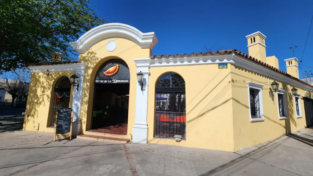 patio-de-las-empanadas-2-1024x576