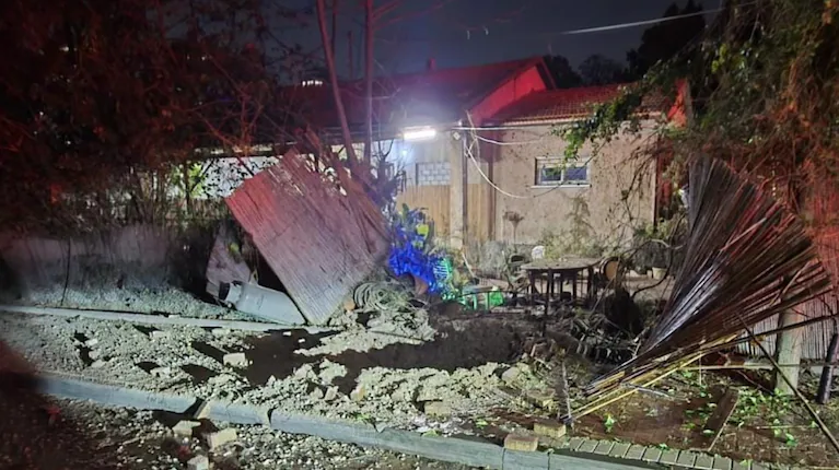 danos-en-varios-puntos-del-centro-de-israel-por-un-nuevo-bombardeo-de-iran-foto-xmanniefabian-PTEAU6AORRC4DNFMOMVI5ITWVA