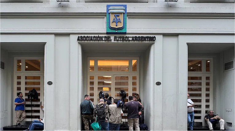 nuevo-reves-para-tapia-y-toviggino-la-igj-rechazo-el-cambio-de-sede-social-de-la-afa-a-la-provincia-foto-efe-UUC3AGW5T5FXZIHPYH33VSQSSI