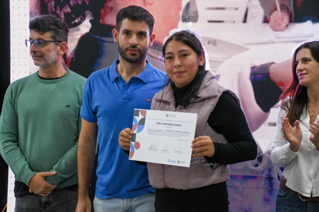 entrega-de-certificados-de-la-upateco-en-asuncion-7-1024x683