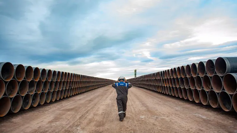 el-proyecto-argentina-lng-liderado-por-ypf-junto-a-socios-internacionales-busca-convertir-el-excedente-de-gas-en-exportaciones-globales-foto-ypf-MBNNY2DQPRGL7FPY5WPC7T6TAA